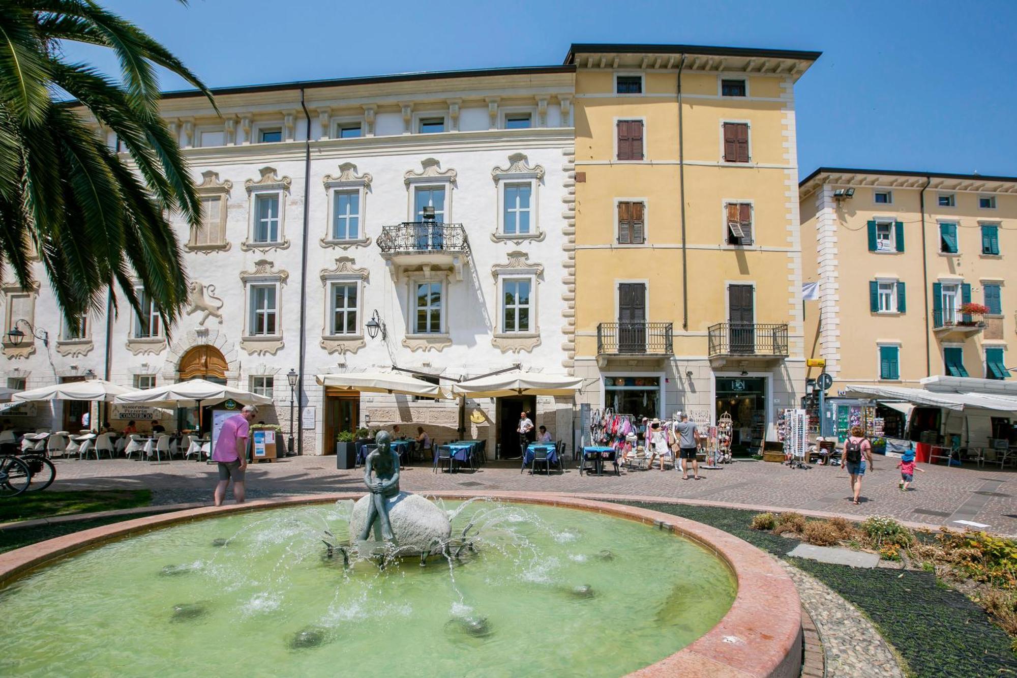 Residenza Rocca Del Lago 2 - Happy Rentals Riva del Garda Ngoại thất bức ảnh